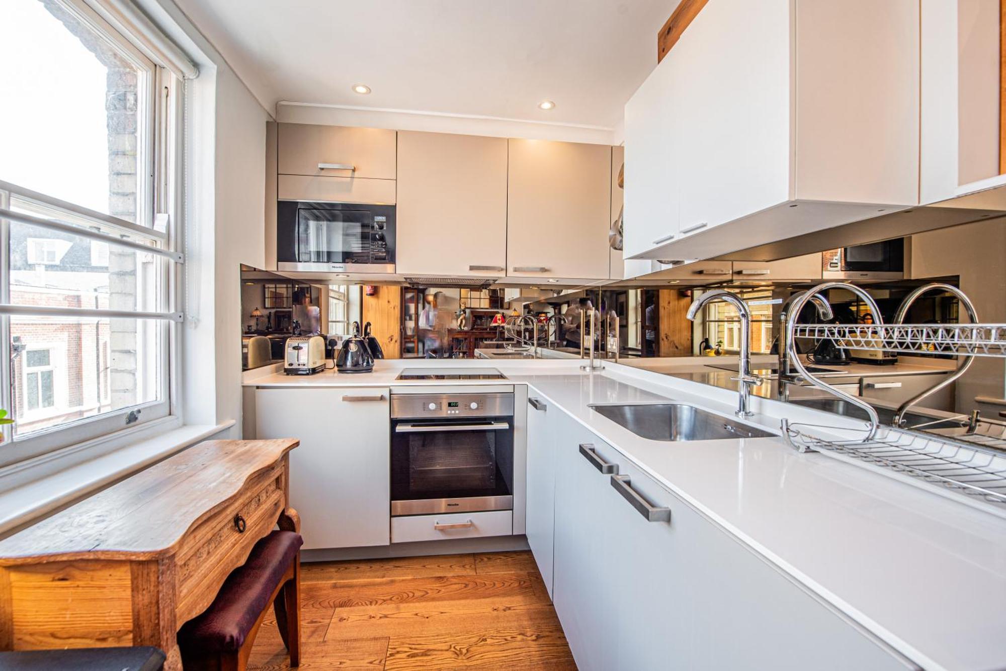 Stylish 1-Bed Flat In Soho - Prime Central Londýn Exteriér fotografie